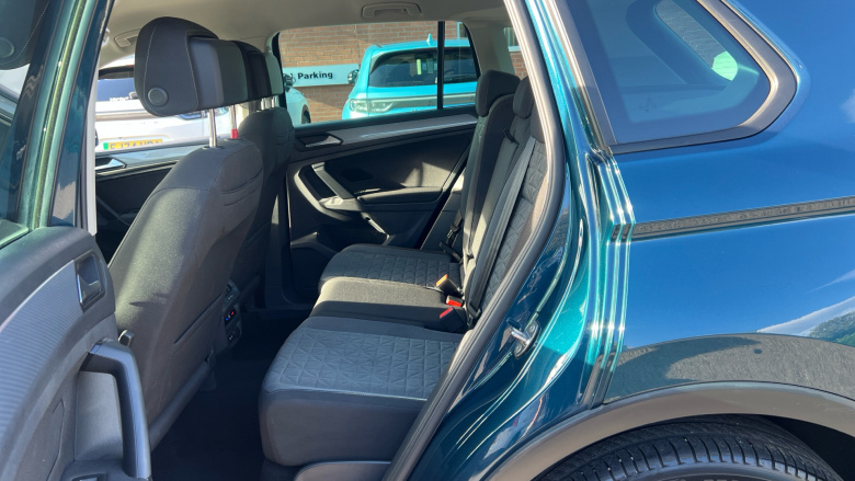 Volkswagen Tiguan 2.0 TDI Life 5dr DSG Diesel Estate